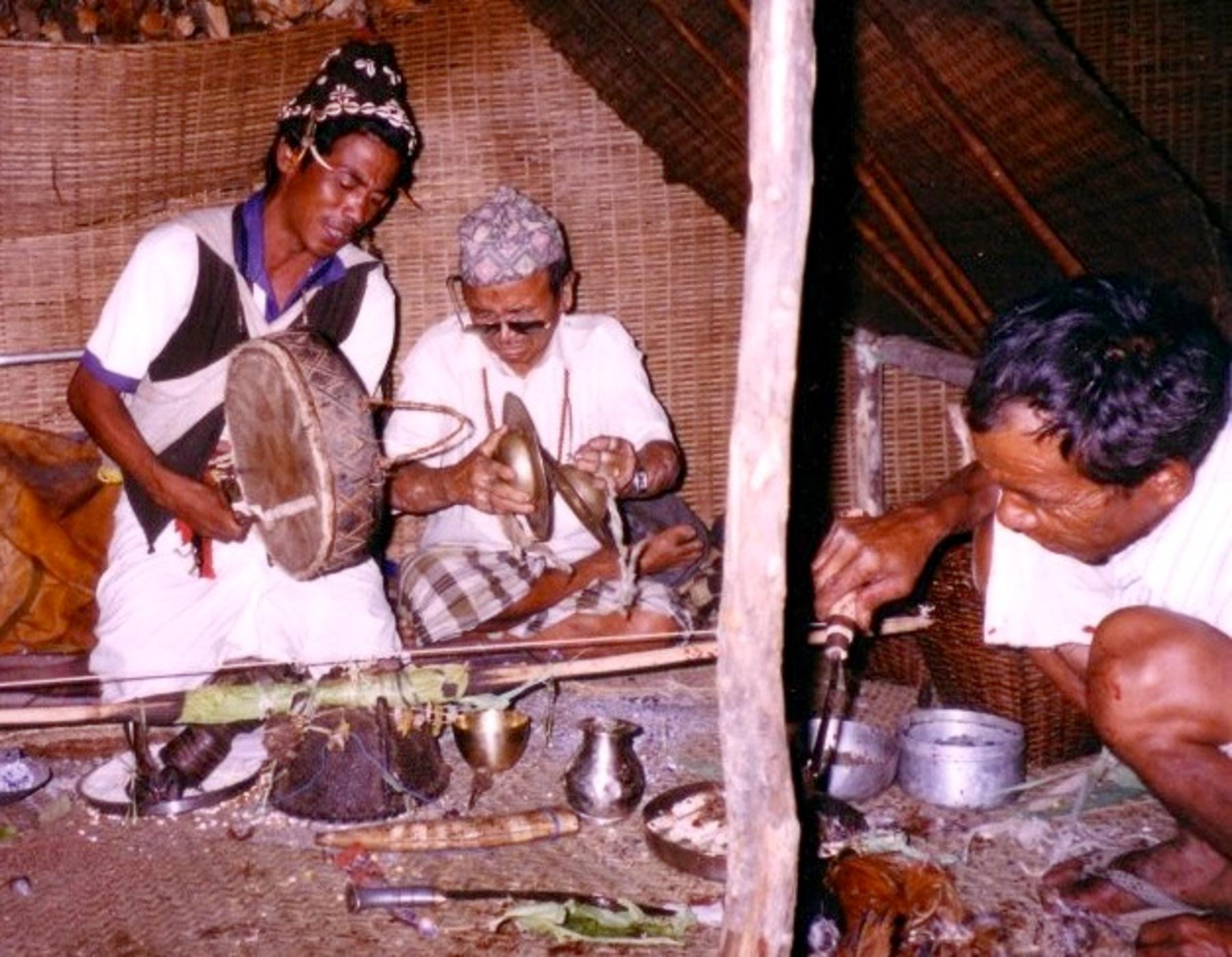 Gurung ritual: the 'pae lava' memorial ritual - day 1  1995